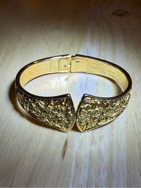 Vintage Trifari Clamper Confetti Hinged Women's Bracelet